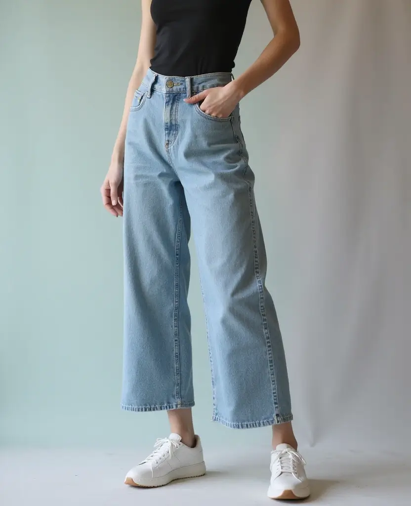 22 Outfit Drawing Ideas for Fashion Sketchbooks - 13. Minimalist Sneakers